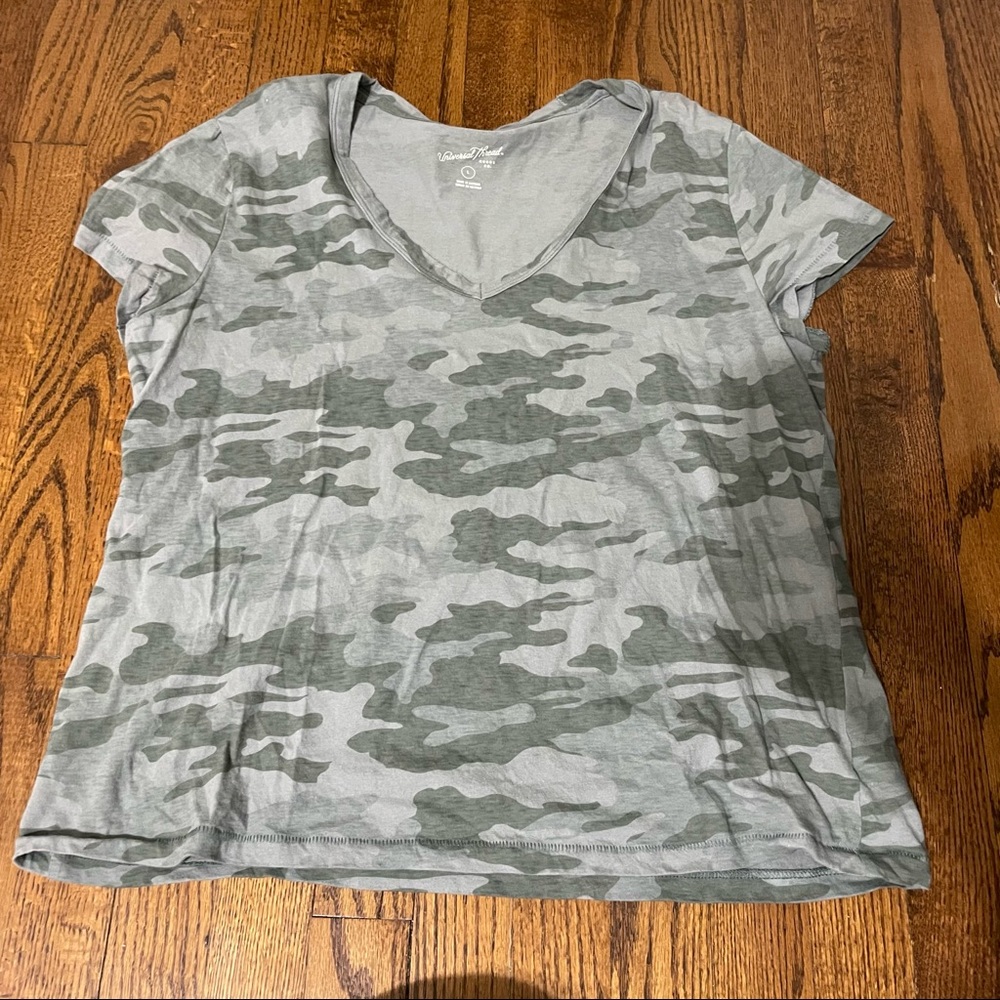 Universal Thread V Neck Tee